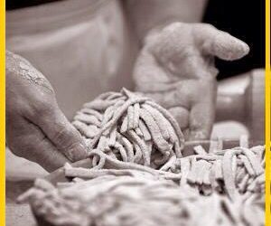 VALTELLINA A TAVOLA: LA RICETTA ORIGINALE DEI PIZZOCCHERI DELLA VALTELLINA